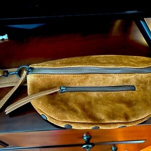 Hammit never used tan Fanny pack. Gorgeous rich camel color.